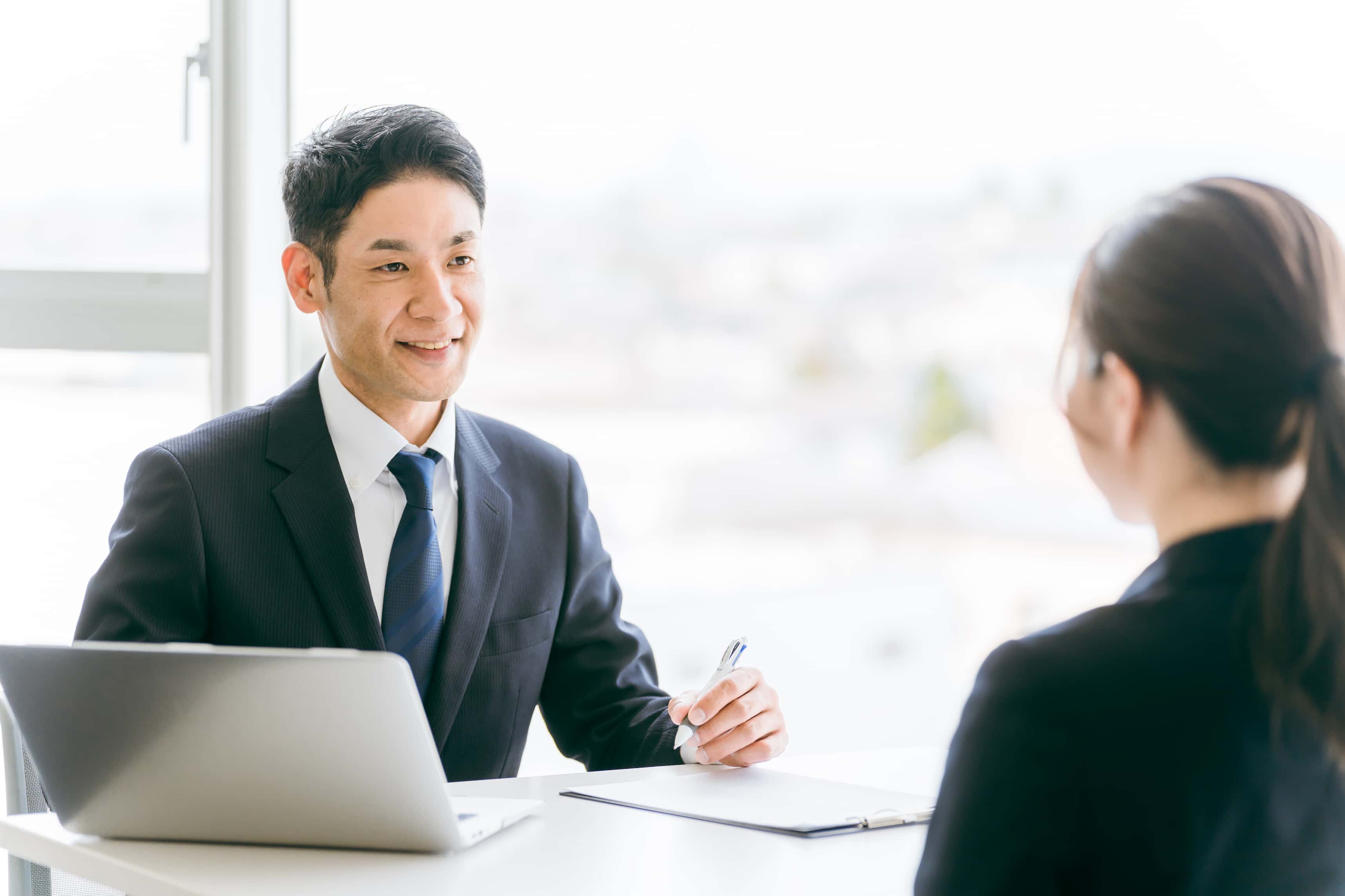 会社名よりも重要!信頼できる担当者を見極めるポイントのイメージ