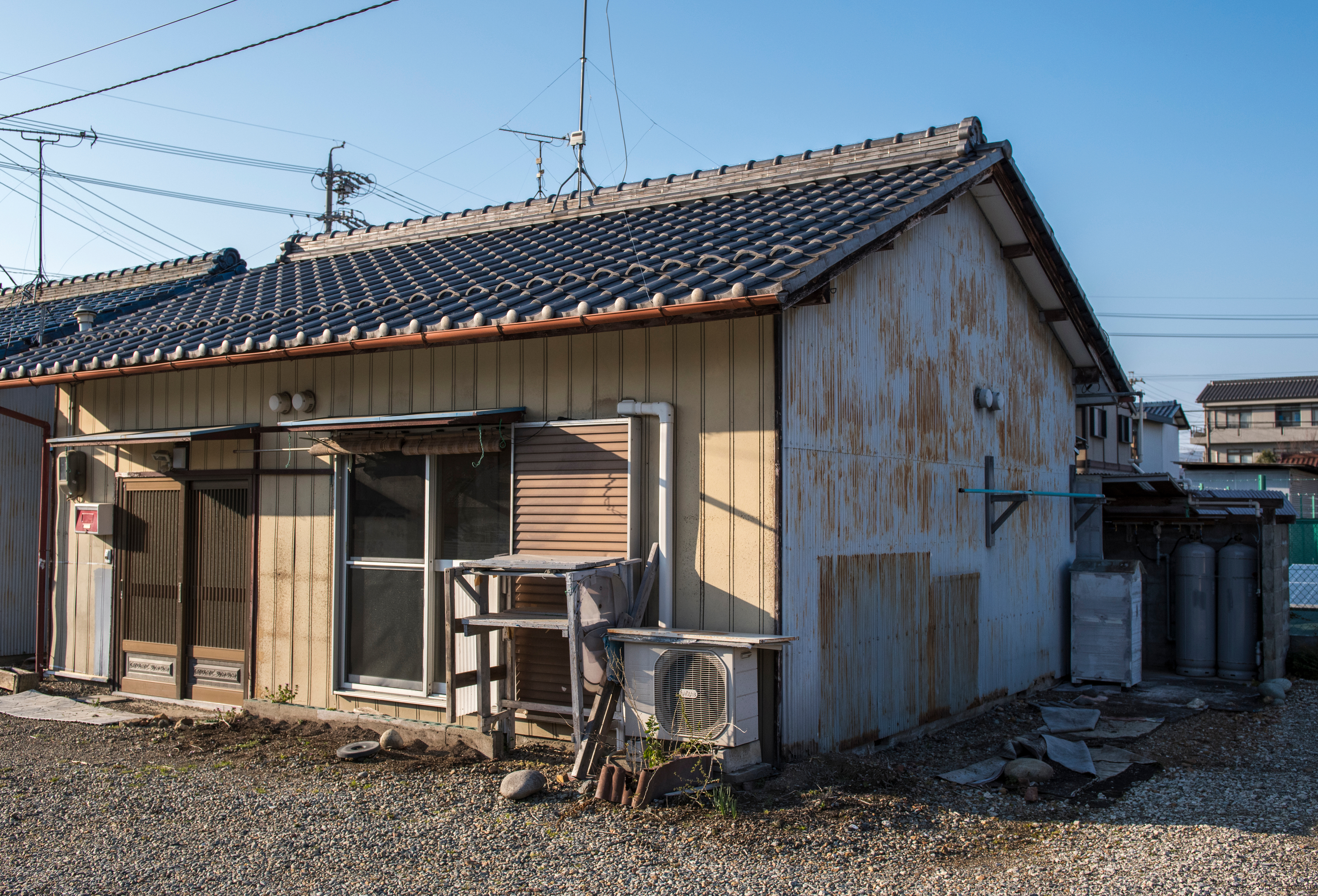 空き家の放置はコストやリスクが増えるのイメージ画像
